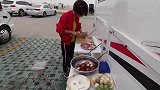 三口之家房车自驾游，来到了广西北海, 海边火锅涮起来