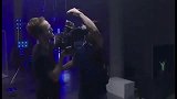 蠢萌苏牙 帮记者拿摄像机手滑险些扔掉