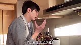 秦奋教我们怎么制作泡菜锅，做出来看着真的很有食欲的感觉