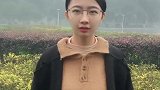 最近这位姑娘火了，“一动不动”超可爱，爱上了她的“剪刀手”