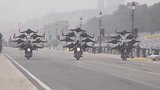 摩托车上叠罗汉！印度阅兵排练女兵再现特技表演