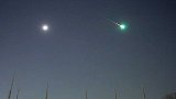 实拍巨型火球划过日本夜空：发出青绿色光，亮度堪比上弦月