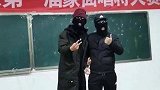 这不是社恐这是反恐 各位把手机钱包都放在递过来的麻袋里，谢谢配合