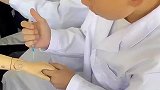 医学生上课练习打针，一个举动让老师看呆了