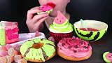 美女试吃西瓜主题甜点