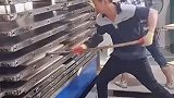 一顿操作如猛虎，一问工资两千五