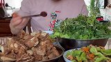 东北大哥家有几个油田，这一顿饭伙食太好了，网友：拆迁户不差钱