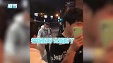 大型追星尴尬现场众粉丝举起手机接偶像，结果下车的是导演