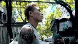 惊呆！八块腹肌飞檐走壁