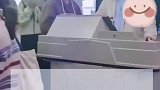 下课后，老师挨个检查学生们背书情况