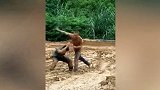 综合-17年-男子泥地里格斗动真格 这画面也是够刺激！-专题