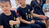 头真的自己会动哎，到底是什么原理呢？
