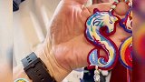 83岁爷爷地表最潮苗绣穿搭 好家伙爷爷比我还潮，好想跟爷爷学穿搭！ 遇见新国潮 康康和爷爷