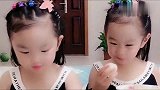 姐姐俩吃荔枝，结果妹妹表示很无语，姐姐太逗了