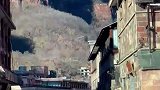 独自走在曾经繁华热闹的街道上