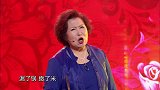 老艺术家登台上演评剧，获得观众的满堂喝彩