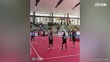 这是什么神仙运动?小哥们各种倒钩球员们自愧不如