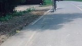 自带脚刹的男人，来啦！