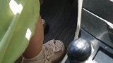 女子奇葩开车吓呆教练，左脚右脚傻傻分不清