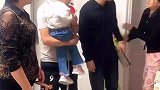 男子要去同学聚会，媳妇听说前女友也去