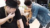 大哥一声啊把小偷吓跑了！