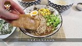 日本人熬制百斤猪筒骨，只为做一碗神级拉面，难怪能传承百年！
