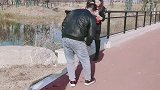 莫名其妙的吓我一跳摔倒
