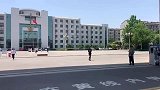 第一个迈出高考大门的考生
