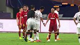 胡尔克带球坦克式推进被犯规 主罚任意球直接打门被人墙挡出