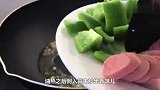 青椒鸡蛋好吃有窍门，农村大妈教你新做法，鲜香美味，太费米饭了