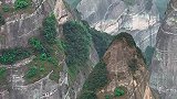 群山不语，云雾缭绕，恍若隔世，感叹大自然的鬼斧神工！