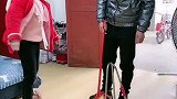 这孩子上学是不是压力太大了，都出现幻觉了，看样子得放松下了！