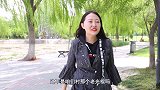 寡妇跟光棍借钱，光棍问打什么东西不费劲寡妇的回答太有才了