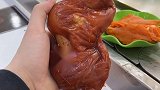 大学食堂的旋转火锅，挑战自带猪蹄大学食堂旋转火锅