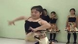 拉丁舞：小胖妞舞蹈展示，努力的样子真美！