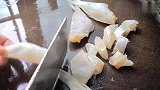 猪肉焖咸鱼，这一道特殊的家常菜，咸香美味又简单，下饭很棒