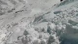 滑雪遇恐怖雪崩！25岁男子差点被大雪活埋 镜头前奇迹逃生