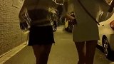 深夜陪闺蜜一起疯，路过的大叔都看呆了