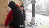 抠门夫妻新婚，为省钱把喜宴摆在50元的农家自助，真省
