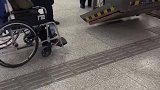 上海地铁专门的轮椅装置你有见过吗