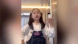 董璇8岁女儿跳舞，小酒窝表情灵动星味十足，颜值比妈妈还高