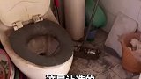 房东打开门傻了眼，满屋的垃圾堆成山