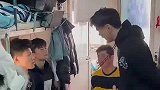 当跟室友减肥时…..