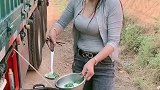 自制过桥米线，吃饱喝足不想家！