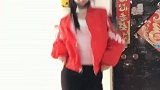 舞蹈达人美女在楼梯上跳起了舞,一点都不做作的舞蹈