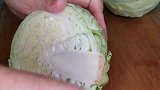 包菜最近又火了，教你1个新吃法，脆嫩爽口开胃，上桌瞬间就抢光