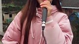 农村小姐姐在唱歌，声音很动听，看来生活在农村是不错的选择