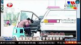 网曝“警车男”伸脚享受擦鞋