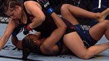 UFC女子残暴对决！地面压制疯狂砸头