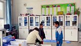 这就是解决学生打架的班主任，马上就要把自己笑疯了